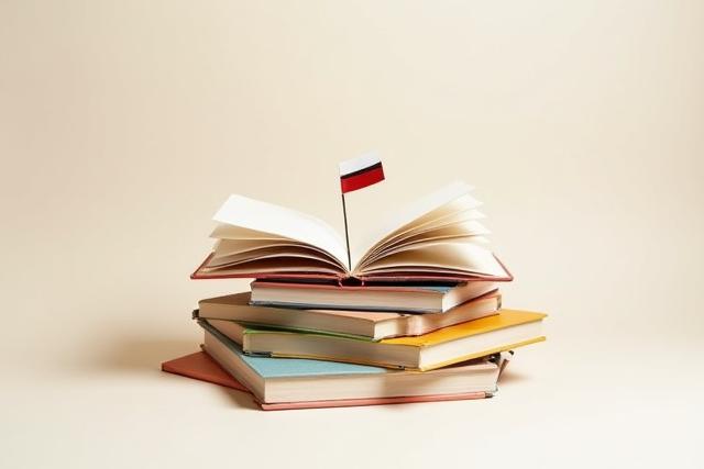 Virn erinevaid raamatuid, mis on ilmselt kohalike autorite teosed, moodsa kujundusega.